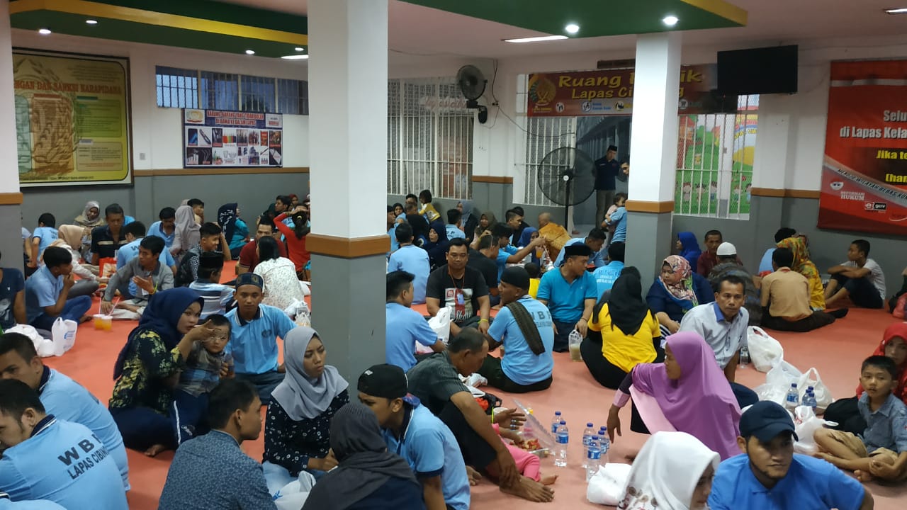 waga-binaan-bukber-sama-keluarga.jpg