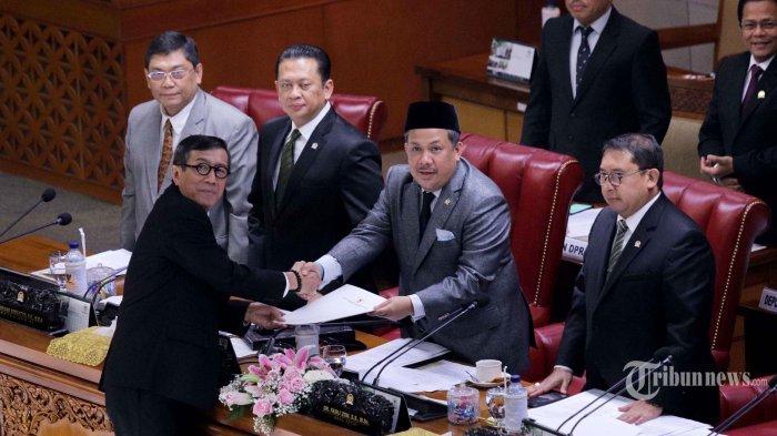 DPR Resmi Tunda Pengesahan 4 RUU, Diantaranya RKUHP