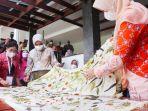 22-istri-kepala-daerah-nikmati-pemandangan-krb-sembari-membuat-ecoprint.jpg