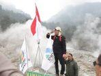 Asmawa-Tosepu-bacakan-Manifesto-Lingkungan-di-kawasan-Kawah-Ratu-Gunung.jpg