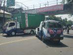 Boks-kontainer-yang-tersangkut-di-Jembatan-Talang-K.jpg
