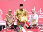 Bupati-Bogor-Rudy-Susmanto-beri-hadiah-ibadah-umroh-untuk-Rudy-M.jpg