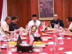 Bupati-Bogor-Rudy-Susmanto-memimpin-rapat-evaluasi-progres.jpg