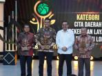 Bupati-Bogor-Rudy-Susmanto-mendapat-penghargaan.jpg