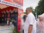 Bupati-Bogor-Rudy-Susmanto-saat-meninjau-stand-Diskominfo-Kabupaten-Bogor.jpg