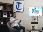 Calon-Bupati-Bogor-Jaro-Ade-saat-menyambangi-kantor-TribunnewsBogorcom.jpg