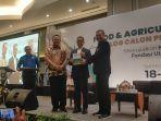 Capres-nomor-urut-1-Anies-Baswedan-saat-terima-buku-putih.jpg