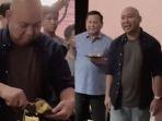 Cara-Unik-Didit-Beri-Potongan-Pertama-Tumpeng-ke-Prabowo-dan-Titiek-Saat-Ulang-Tahun.jpg