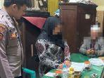 DIGEREBEK-SELINGKUH-HS-Kerudung-hitam-dan-JD-Kopyah-putih-saat-difasilitasi.jpg