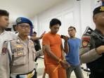Dua-polisi-gadungan-di-Kota-Bogor-bernama-Ade-Kusnandar-alias-Asem-37-dan-Willian-Aditya.jpg