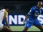 Gervane-Kastaneer-melakoni-debut-saat-Persib-vs-Dewa-United.jpg