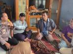 Kapolsek-Bogor-Selatan-AKP-Sonsos-Sudarsono-saat-berada-di-rumah-duka-MDA.jpg
