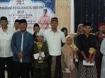 Kepala-Desa-Sipak-Agung-Suryadinata-peci-hitam.jpg