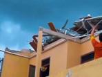Diterjang Angin Puting Beliung, Atap Rumah Warga Bojonggede Bogor Berterbangan