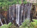Kunjungan-wisatawan-ke-air-terjun-Tumpak-Sewu.jpg