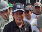 Menteri-Lingkungan-Hidup-Hanif-Faisol-Nurofiq-usai-membersihkan-aliran-Sungai-Ciliwung.jpg