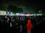 Nobar-Layar-Tancap-Warga-Berbondong-bondong-ke-Alun-Alun.jpg