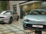 Pajangan-mobil-Ioniq-5-dan-GV60.jpg