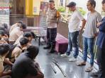 Para-pelajar-SMA-Negeri-di-Kota-Bogor-yang-diduga-hendak-tawuran-saat-di-Polsek-Bo.jpg