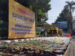 Pemusnahan-belasan-ribu-botol-minuman-keras-dimusnahkan.jpg