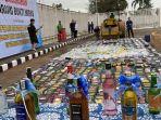 Pemusnahan-ribuan-botol-minuman-keras-di-area-Stadion-Pakansari-Kecamatan-Cibining-K.jpg