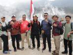 Pj-Bupati-Bogor-asmawa-Tosepu-baju-hitam-bersama-Kawah-Ratu-Gunung-Salak.jpg