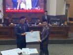 Plt-Bupati-Bogor-Iwan-Setiawan-dan-Wakil-Ketua-DPRD-Kabupaten-Bogor-Agus-Salim.jpg