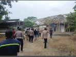 Polisi-melakukan-penggerebekan-gudang-yang-diduga-menjadi-tempat-pengoplosan-gas.jpg