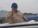 Presiden-Prabowo-Subianto-menyapa-warga-yang-ramai-menyambutnya-ketika-menghadiri.jpg