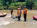 Pria-paruh-baya-yang-menceburkan-diri-ke-sungai-dari-atas-Jembatan-Garendong-Kecamat.jpg
