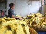 Proses-penggorengan-kripik-tempe-dan-kripik-bayam.jpg
