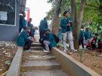 Puluhan-mahasiswa-UIKA-sedang-bersiap-di-Sekretariat-Himpunan-Mahasiswa.jpg