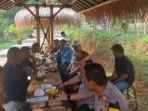 Rapat-musyawarah-para-pihak-terkait-soal-rencana-relokasi-lahan-dan-bangunan-SDN.jpg