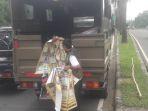 Ratusan-alat-peraga-kampanye-di-sepanjang-Jalan-Alternatif-Sentul.jpg