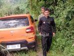 Satu-unit-mobil-terperosok-ke-selokan-di-area-Agrowisata.jpg