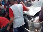 Sebuah-mobil-menyeruduk-barisan-pemotor.jpg