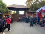 Suasana-di-depan-kediaman-Prabowo-Subianto-di-Hambalang-1.jpg