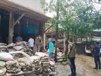 Suasana-gudang-tempat-menyimpan-tong-pengolahan-emas-di-Desa-Cibeber-Kecam.jpg
