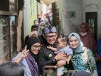 Susuri-Pemukiman-Padat-Penduduk-Bima-Arya-dan-Yane-Ardian-Ajak-Anak-anak-Imunisasi.jpg