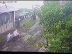 Tangkapan-layar-CCTV-penjambretan-siswi-SMK-di-Tamansari.jpg