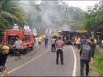 Tangkapan-layar-video-beredar-kecelakaan-truk-terguling-tabrak.jpg