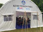 Tenda-darurat-Kemendikdasmen-untuk-siswa-terdampak-kerusakan-atap-SMKN-1-Cileungsi-Kecamat.jpg