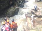 Tim-SAR-gabungan-melakukan-pencarian-terhadap-seorang-pria-yang-hanyut-di-Sungai-Cikaniki.jpg