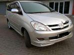 Toyota-Kijang-Innova-2005.jpg
