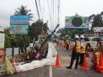 Trotoar-di-Jalan-Raya-Puncak-Kecamatan-Megamendung-Kabupaten-Bogor-Kamis-30112023.jpg