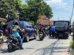 Truk-muatan-pasir-mogok-di-Jalan-Raya-Semplak-Kecamatan-Kemang-Kabupaten-Bogor.jpg