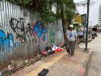 Tumpukan-sampah-masih-terlihat-di-Gang-Belong-Jalan-Roda-Suryakencana-Kecamatan-Bogor.jpg