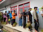 Warga-mengantre-gas-LPG-3-Kilogram-di-Agen-Gas-SPBU-Cilendek-Kecamatan-Bogor-Barat.jpg