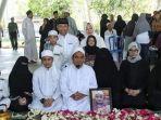 abdi-setiawan-dan-amelia-sianti-bersama-putra-dan-putri-mereka.jpg