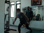 alex-dos-santos-goncalves-latihan-gym.jpg